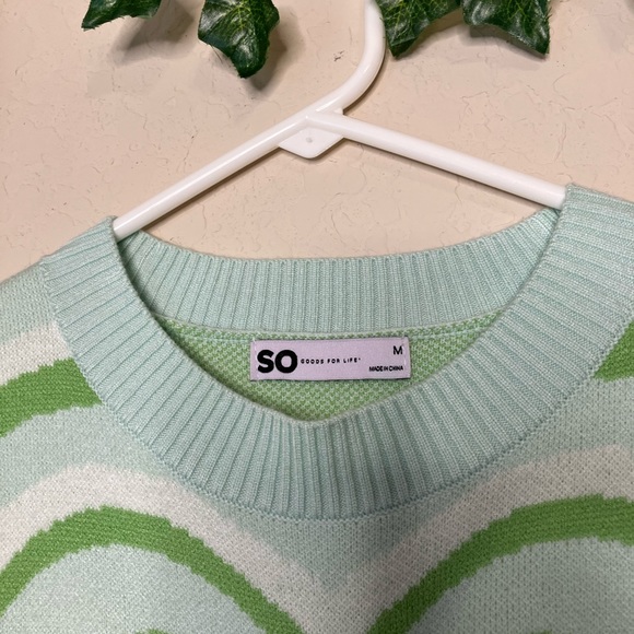 SO stretchy green heart t-shirt - Picture 3 of 6